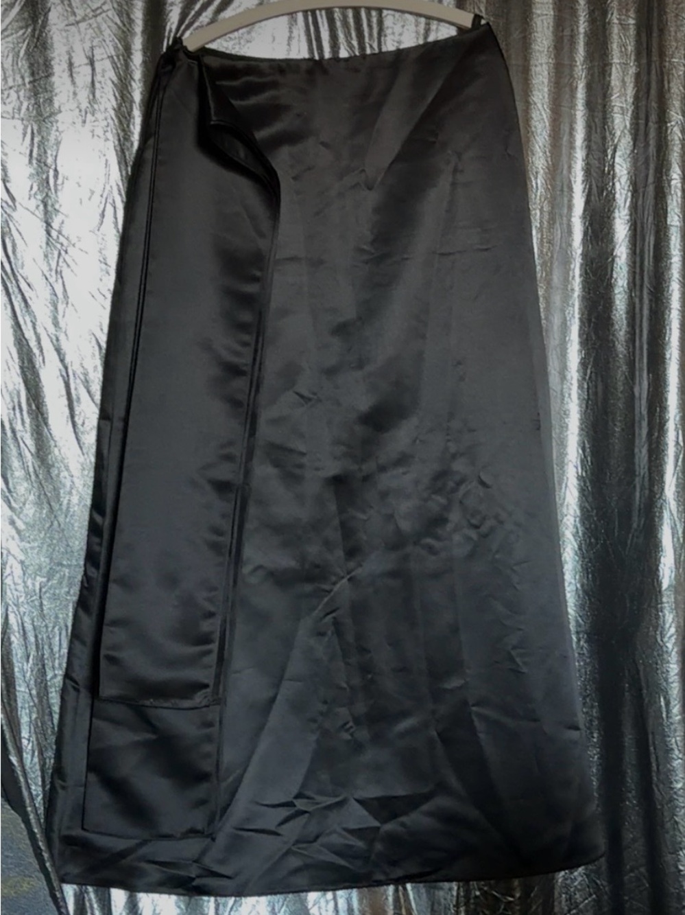 Classic Black Maxi Skirt — Sleek Full-Length Silhouette